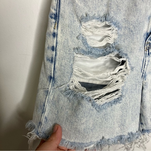 American Eagle Outfitters mom shorts light wash destroyed dem women’s size 4 - Picture 2 of 8